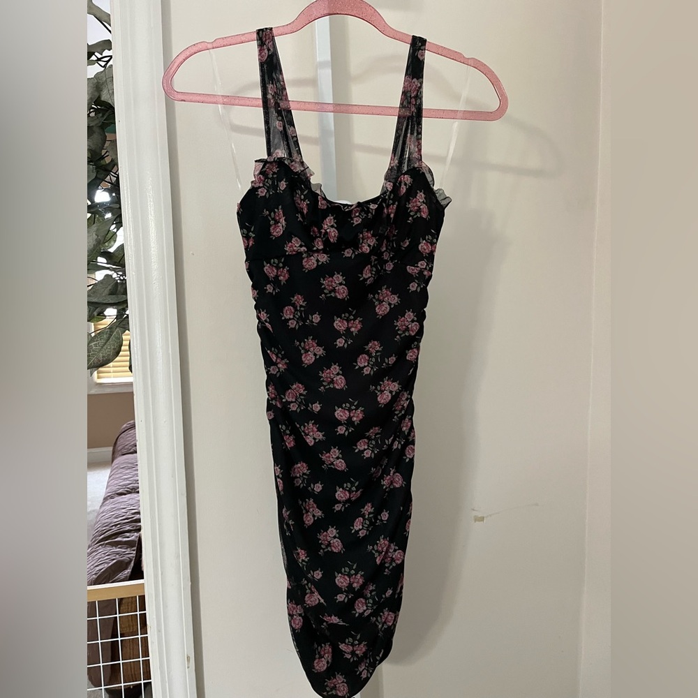 ROLLER COSTER RUCHED BLACK FLORAL BODY CON DRESS. NWOT. SIZE SMALL
